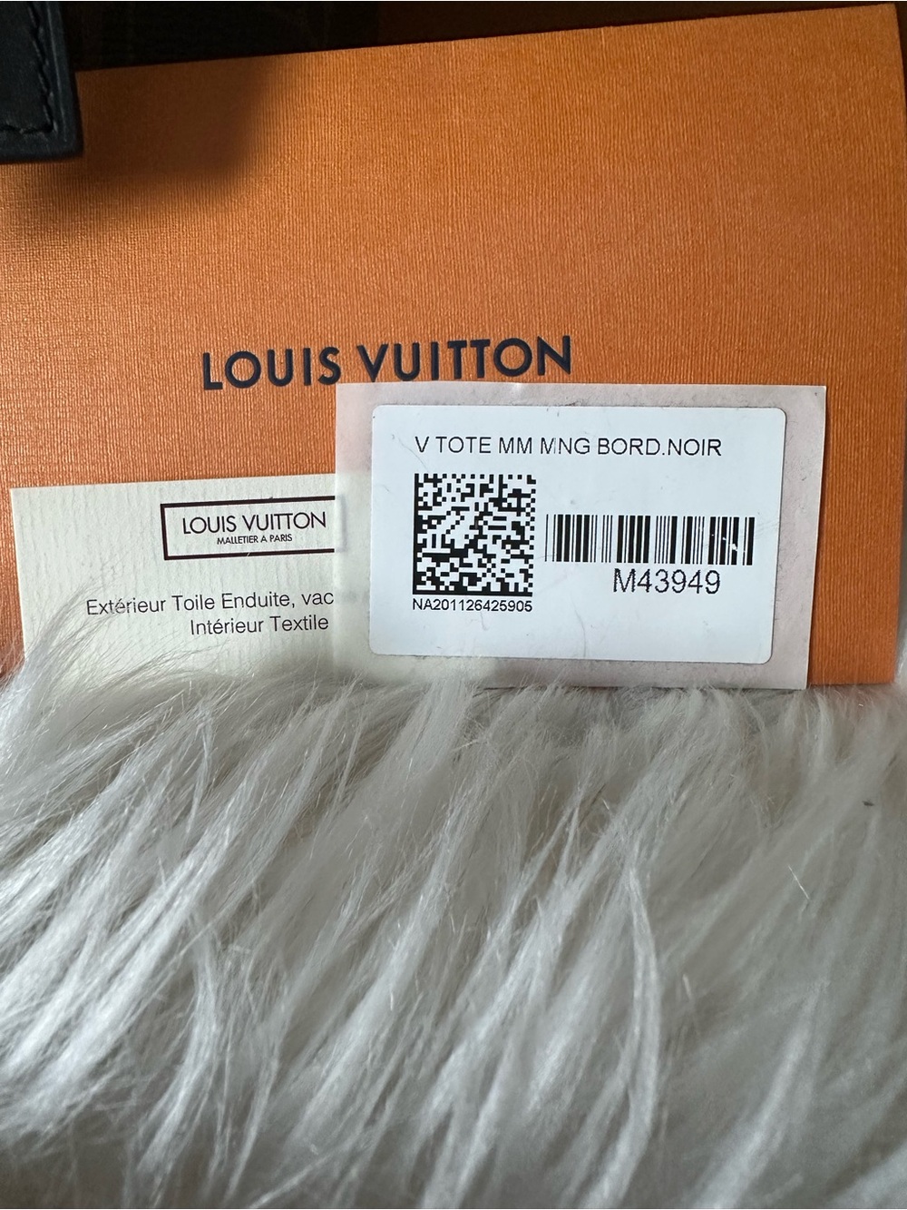 New Louis Vuitton V Tote - Bordeaux Monogram Brand New - Picture 3 of 11